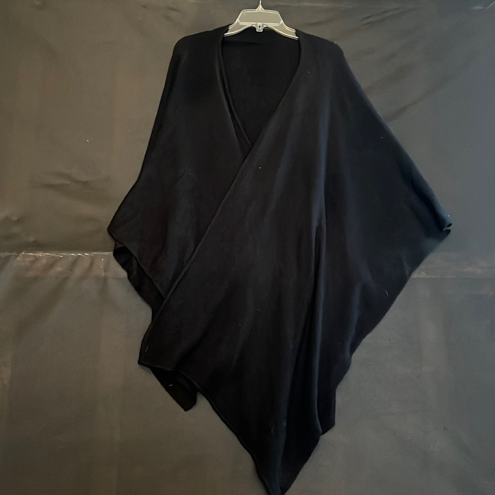 100% alpaca shawl. Cut to wrap around your shoulders.